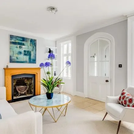 Rent this 5 bed apartment on The Woodman in 414 Archway Road, London