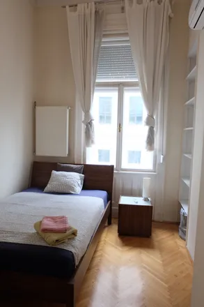 Image 2 - Budapest, Stollár Béla utca 22, 1055, Hungary - Room for rent