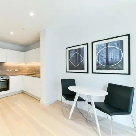 Image 3 - Fairwater House, 1 Bonnet Street, London, E16 2SY, United Kingdom - Loft for rent