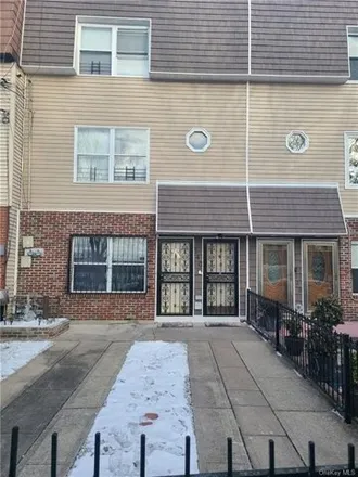 Buy this studio house on 540 Pugsley Avenue in New York, NY 10473