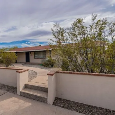 Buy this 3 bed house on 2948 East 8th Street in Tucson, AZ 85721