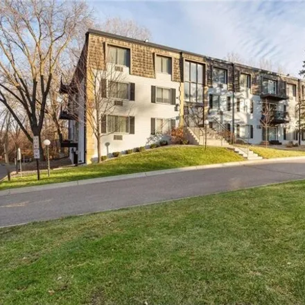 Buy this 1 bed condo on Le Fure Apts in Little Canada Road East, Little Canada