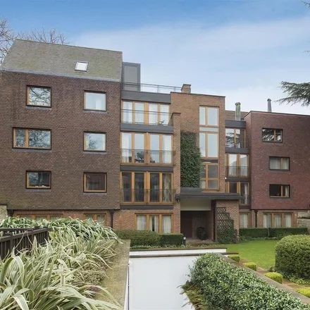 Rent this 4 bed apartment on Heathfield / Silveroaks in 45A The Bishops Avenue, London