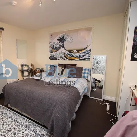 Rent this 8 bed townhouse on High Lea Court in Ebberston Terrace, Leeds