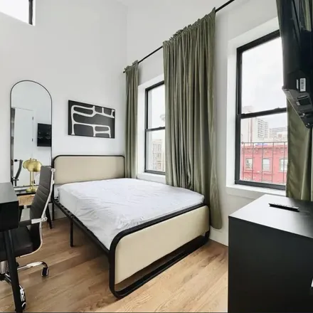 Image 1 - 104 Graham Avenue, New York, NY 11206, USA - Room for rent
