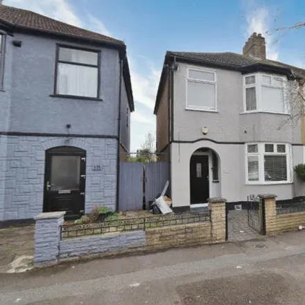 Buy this 3 bed duplex on Hainault Road in London, RM5 3AR