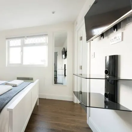 Rent this 3 bed apartment on London in NW9 6SA, United Kingdom
