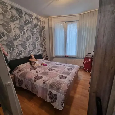 Image 2 - Rue du Camp de Moscou 45, 6020 Charleroi, Belgium - Apartment for rent
