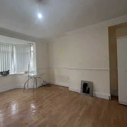 Image 5 - Poole Crescent, Metchley, B17 0PE, United Kingdom - Apartment for rent