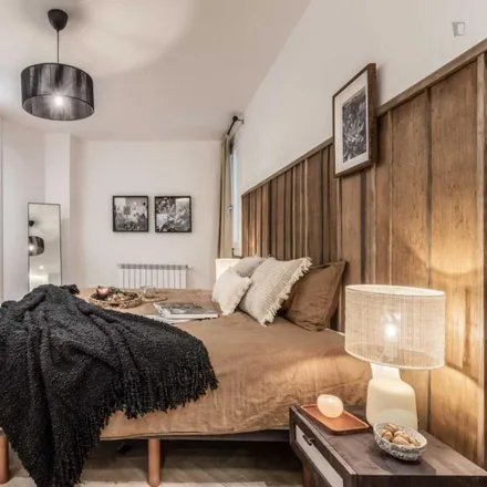 Rent this 3 bed apartment on La Bohemia in Calle de Luchana, 20