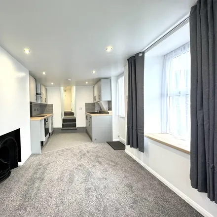 Image 4 - 98 Stuart Road, Plymouth, PL1 5NL, United Kingdom - Apartment for rent