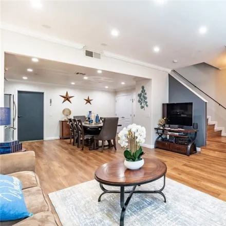 Image 7 - 14415 Plummer Street, Los Angeles, CA 91402, USA - Loft for sale