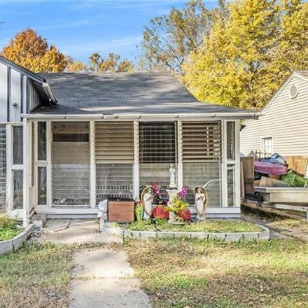 Rent this 2 bed house on 338 Topping Avenue in Kansas City, MO 64123