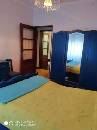 Rent this 4 bed room on Papelaria Belas Artes in Rua do Morgado de Mateus, 4000-334 Porto