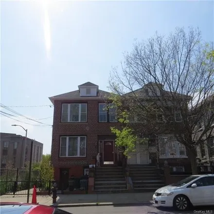 Rent this 3 bed house on 727 Noble Avenue in New York, NY 10473