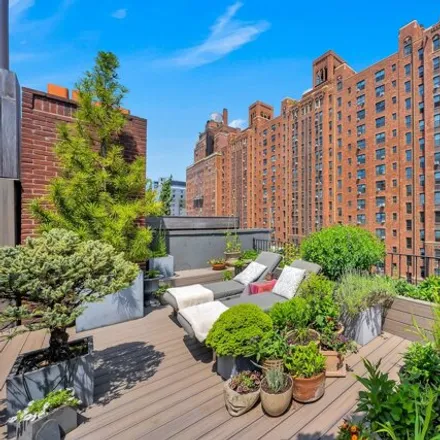 Image 1 - 436 W 23rd St Apt D, New York, 10011 - Townhouse for sale