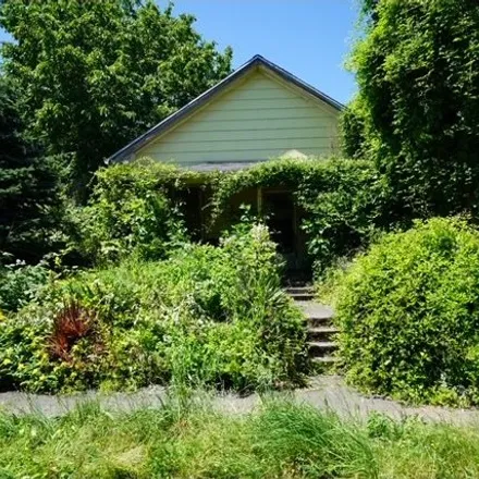 Buy this 2 bed house on 9101 North Buchanan Avenue in Portland, OR 97203