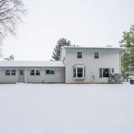 Buy this 6 bed house on 3354 Fowlerville Road in Caledonia, Livingston County
