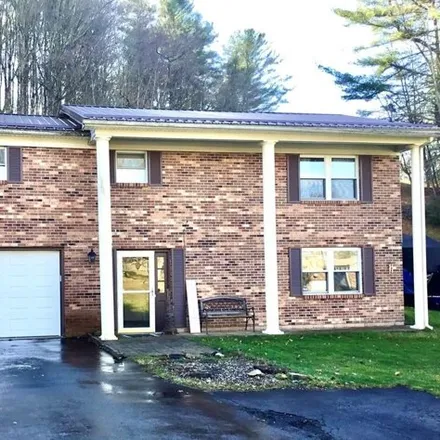 Buy this 3 bed house on 100 Sue Lane in Raleigh County, WV 25832
