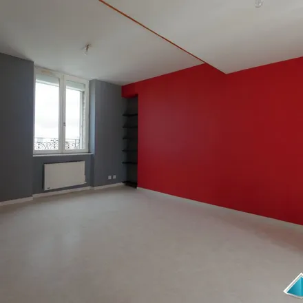 Rent this 3 bed apartment on 38 Rue du Val de Saire in 50100 Cherbourg-en-Cotentin, France