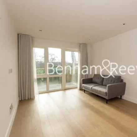 Rent this 2 bed room on Thompson Cavendish in Kew Bridge Road, Strand-on-the-Green