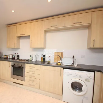 Image 3 - Austen House, Station View, Guildford, GU1 4AX, United Kingdom - Apartment for rent