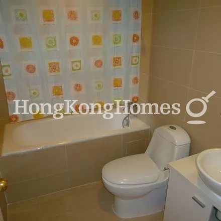 Image 3 - 000000 China, Hong Kong, Hong Kong Island, North Point, Braemar Hill Road, Block 3 - Apartment for rent