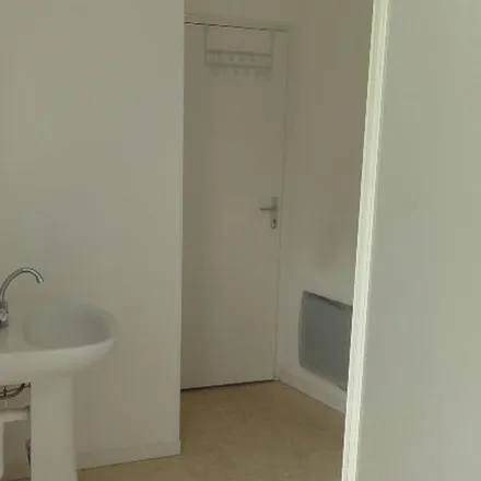 Rent this 1 bed apartment on 51 Rue Cauchoise in 76000 Rouen, France