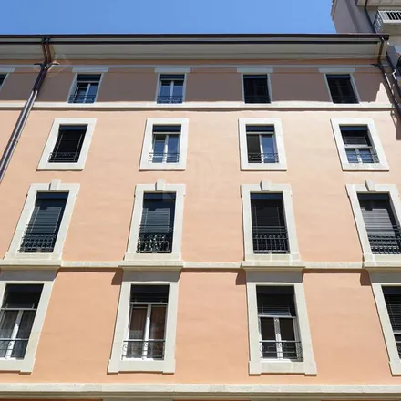 Rent this 5 bed apartment on Rue des Vollandes 73 in 1207 Geneva, Switzerland