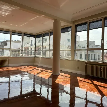 Rent this 4 bed apartment on Calle del Príncipe de Vergara in 46, 28001 Madrid