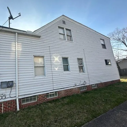 Image 4 - 21018 Ball Avenue, Euclid, OH 44123, USA - House for sale