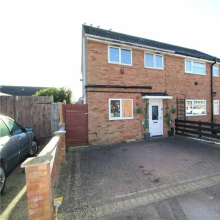 Buy this 3 bed duplex on Magnolia Close in Kempston, MK42 7RY