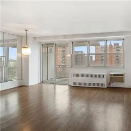 Image 5 - The Brittany, 875 Morrison Avenue, New York, NY 10473, USA - Apartment for sale