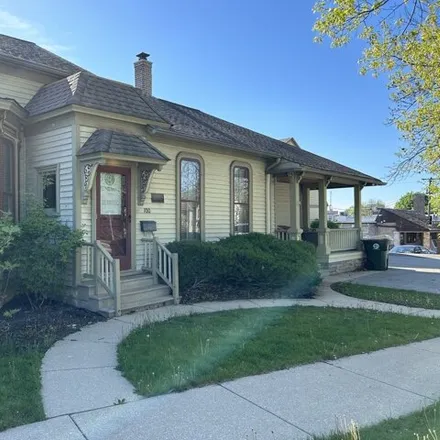Buy this 5 bed house on 110 Arbor Avenue in Ingalton, West Chicago