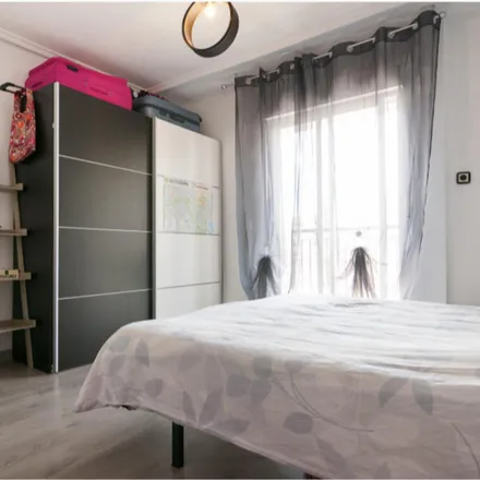 Rent this 4 bed room on Carrer de la Vila de Muro in 5, 46020 Valencia