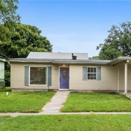 Rent this 3 bed house on 3811 Connecticut Avenue in Kenner, LA 70065