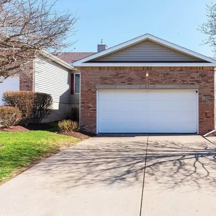 Buy this 3 bed condo on 1244 Eagleview Court in Le Claire, IA 52753