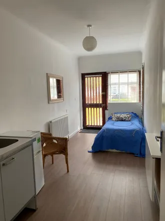 Rent this studio apartment on Crosslands Avenue in London, UB2 5QZ