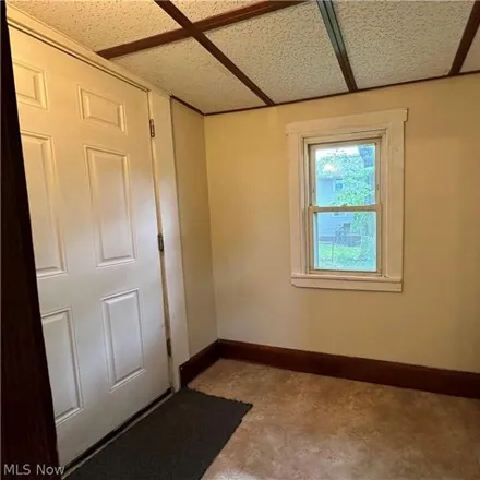 Image 6 - 1886 Stanley Court Northeast, Crystal Park, Canton, OH 44705, USA - House for sale