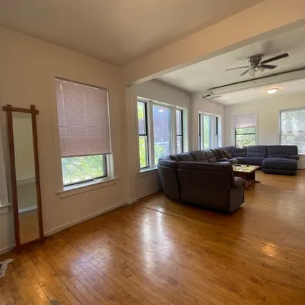 Rent this 3 bed apartment on Sheridan & Byron in North Sheridan Road, Chicago