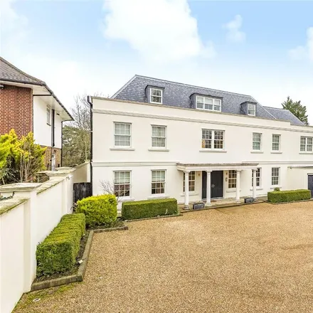 Rent this 7 bed house on 21 Beech Hill in London, EN4 0JN