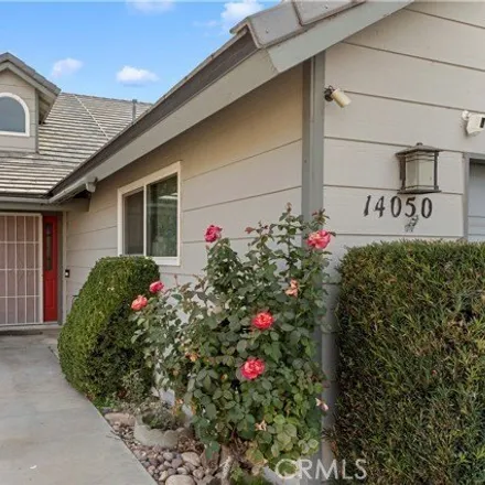 Image 3 - 14052 Driftwood Drive, San Bernardino County, CA 92395, USA - House for sale