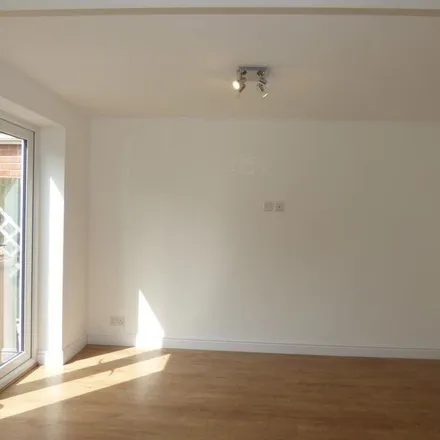 Image 3 - 4 Bronte Close, Long Eaton, NG10 3RS, United Kingdom - Apartment for rent
