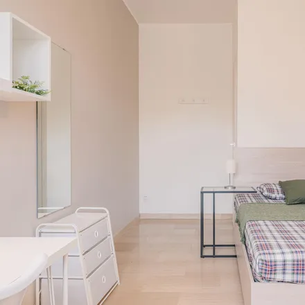 Rent this 5 bed room on Jiahe in Via Novara, 105