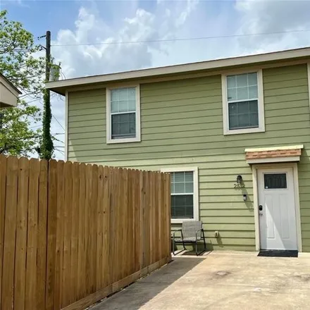 Rent this 2 bed apartment on Blanca Flor in Oak Cliff Avenue, Houston