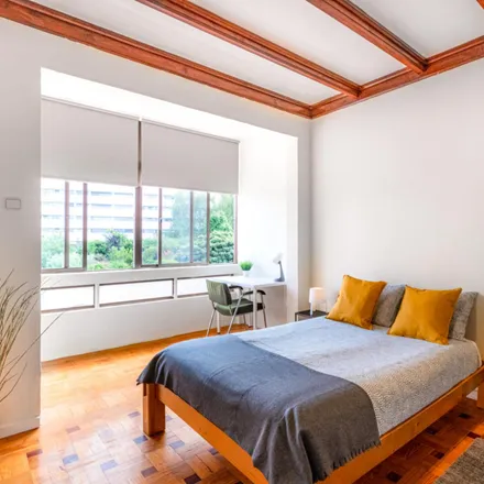 Rent this 6 bed room on Rua do Carvalhido 73 in Porto, Portugal