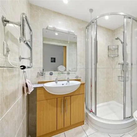 Image 8 - Oatlands Avenue, Weybridge, KT13 9DE, United Kingdom - Apartment for sale