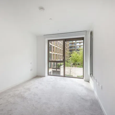 Image 3 - Pendant Court, Royal Crest Avenue, London, E16 2BA, United Kingdom - Apartment for rent