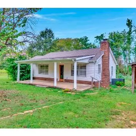 Buy this 3 bed house on 1193 County Road 67 in Hale County, AL 35474