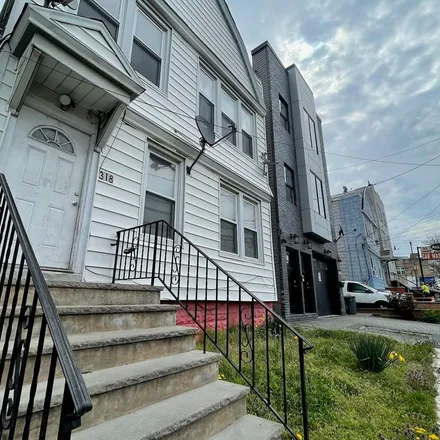 Image 3 - Danforth Avenue at Fowler Avenue, Danforth Avenue, Greenville, Jersey City, NJ 07305, USA - Apartment for rent